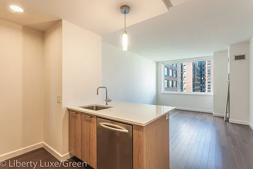 200 E End Ave #8P Photo 1