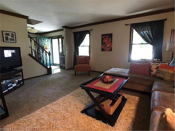 3rd image of 3154 N Park Ln