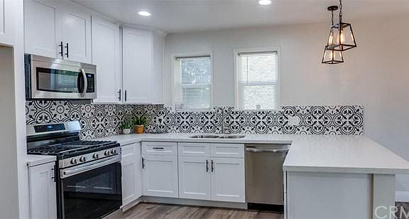 3rd image of 2764 Louise St