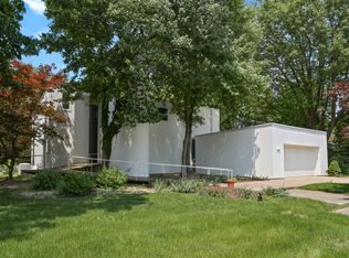 202 E Sherwin Cir, Urbana, IL