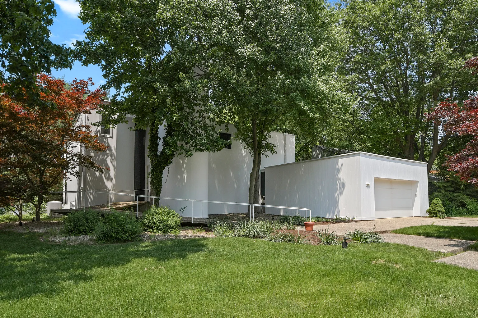202 E Sherwin Cir photo 1