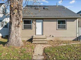 872 Center Point Rd NE, Cedar Rapids, IA 52402