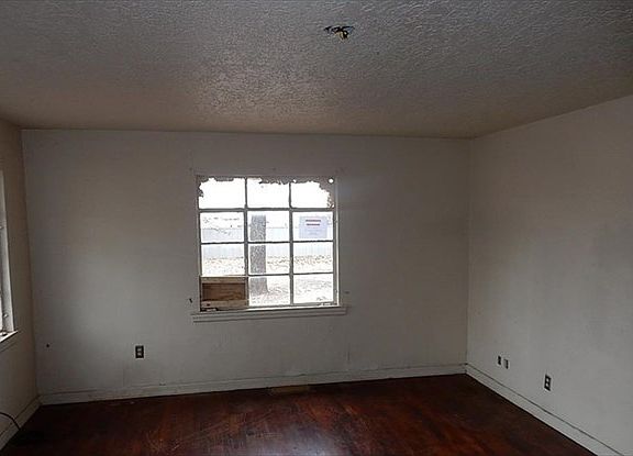2nd image of 1446 N Rockwell Ave
