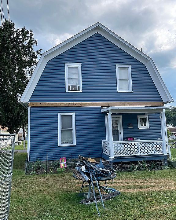 2nd image of 1042 Stewart St