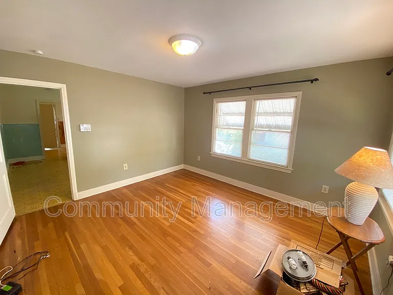821 W Garfield St — Photo 2