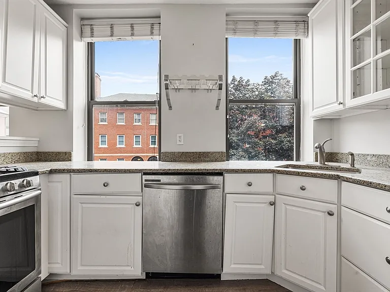 30 Main St #12 — Photo 2