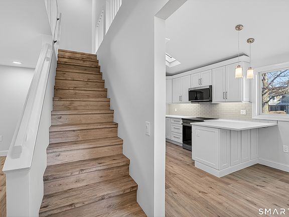 5th image of 37 Hewitt Road #B6