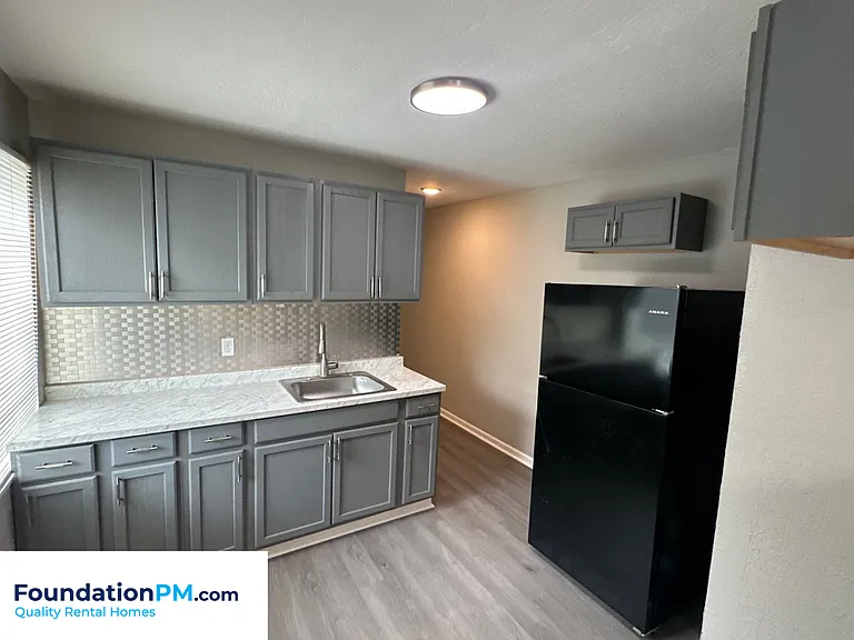 869 N Bingham St — Photo 10