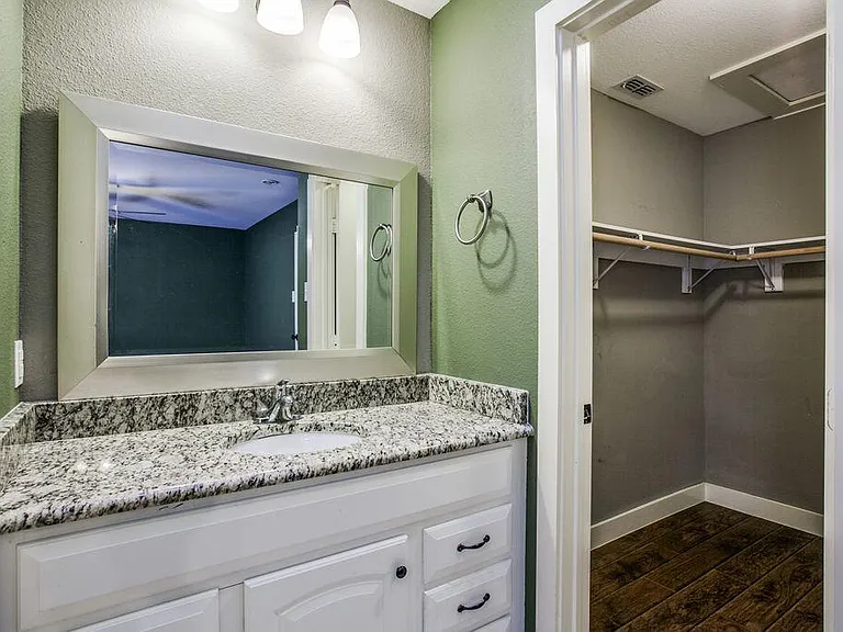 6646 E Lovers Ln #910 — Photo 9