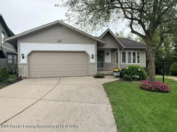 226 E Chester Dr, Grand Ledge, MI 48837