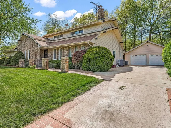 1006 Elm St, Valley Falls, KS 66088