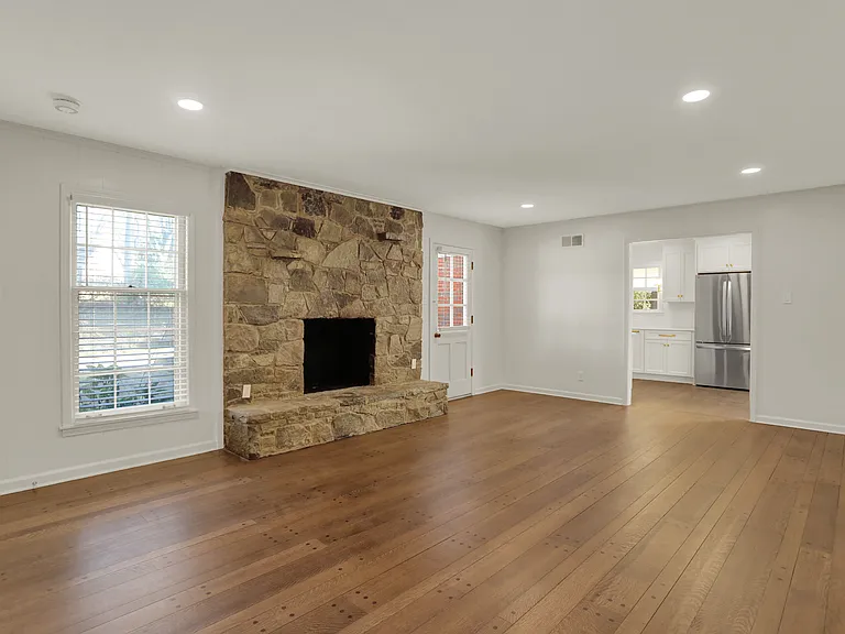 2058 Chatham Cv — Photo 19