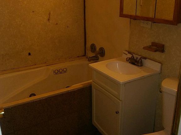 3rd image of 5734 N 65th St Floor 1