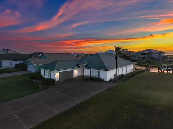 30 Peets Bend Dr, Rockport, TX 78382