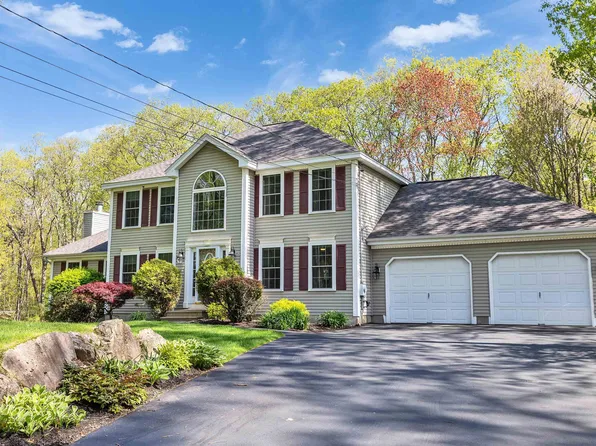 11 Fieldstone Drive, Hooksett, NH 03106