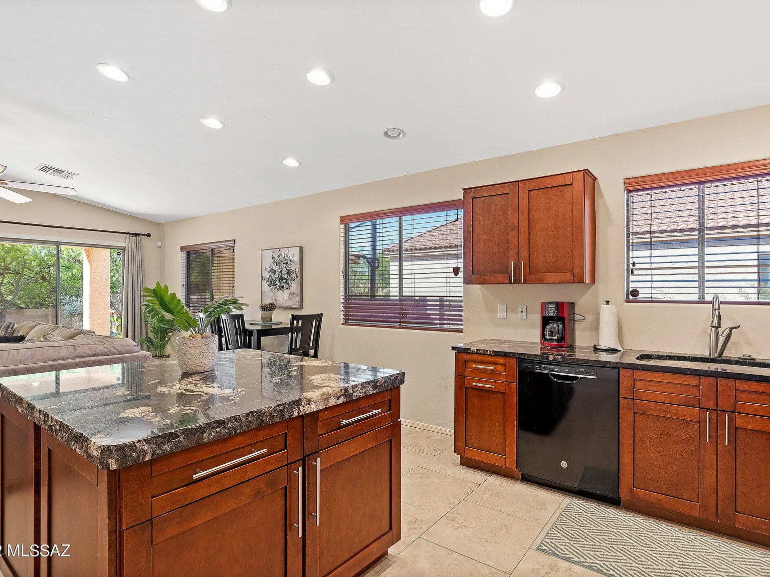 3 bed, 2.0 bath, 1630 sqft, $3,000 — Photo 2