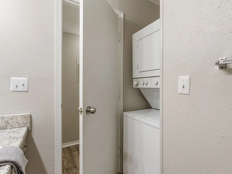 Echo Trail Apartments - Lease Today & Save $300 OFF Move-In Costs! — Photo 11