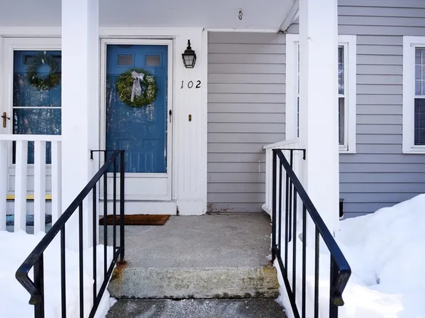 102 Twin Lakes Dr Unit 102, Halifax, MA 02338