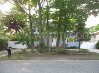 89 Pinewood Dr, Shirley, NY 11967