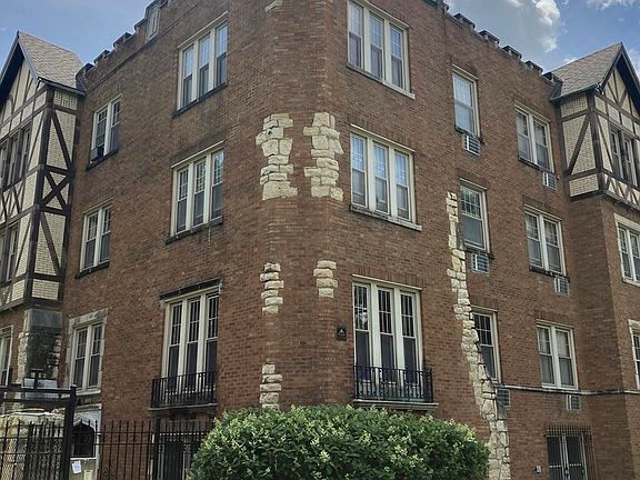 3rd image of 10951 S Longwood Dr APT 3