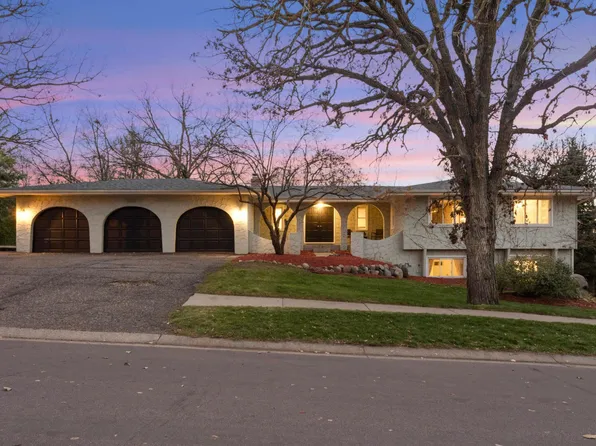 8520 135th St W, Apple Valley, MN 55124