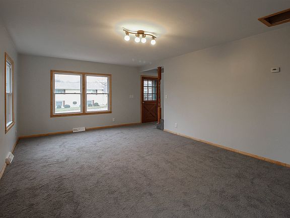 5th image of 946 Mitchell Ave