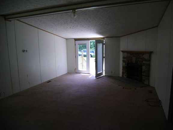 Living Room w/fireplace