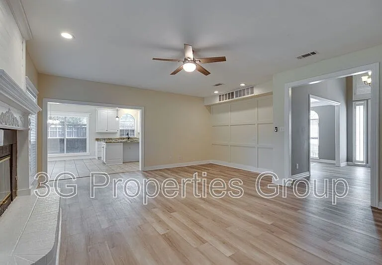 3937 Valley View Ln — Photo 7