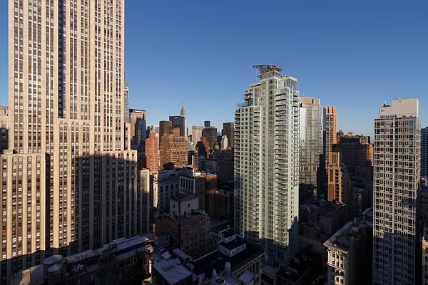 Rented by Real Broker NY LLC | media 21