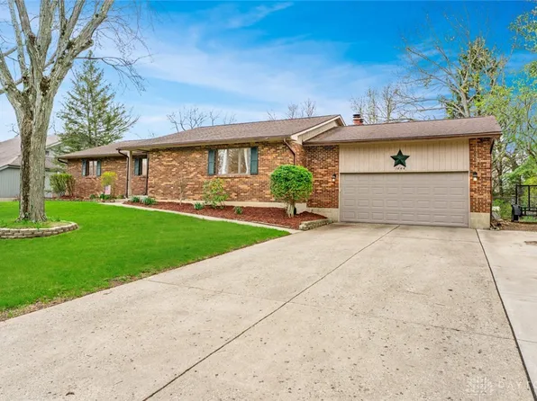 1444 N Regency Dr, Xenia, OH 45385