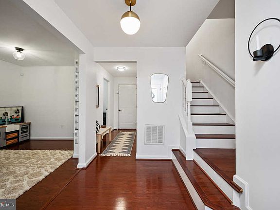 5th image of 3017 Revere St