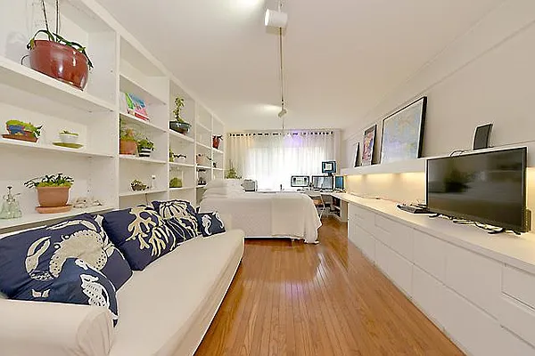 Sold by R New York | media 1