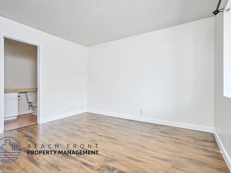 744 Rose Ave. — Photo 9
