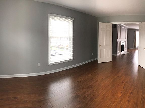 5th image of 15 Brittany Ln