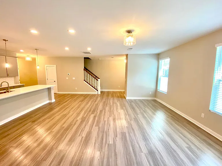115 Cranford Dr — Photo 8