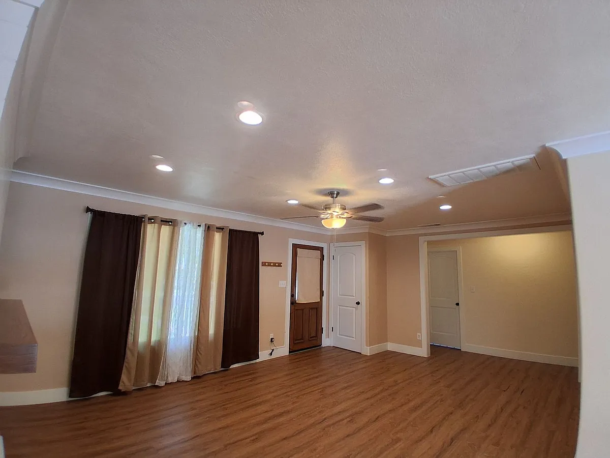 Building Photo - 340 N Santa Rosa Ave