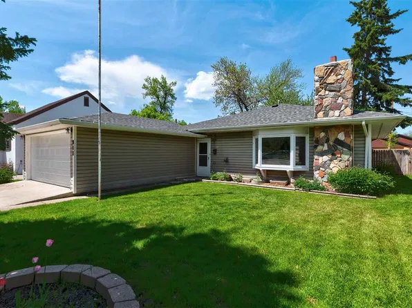 911 Kingsbury St, Belle Fourche, SD 57717