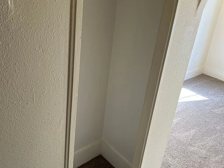 612 W 11th St | Tenant Pays Electric Only — Photo 10