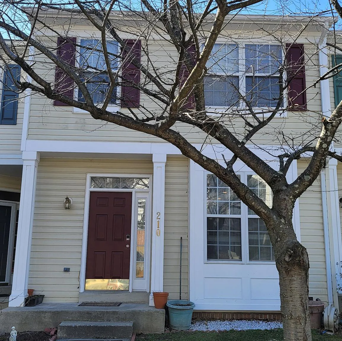 210 Twelve Oaks Dr — Photo 2