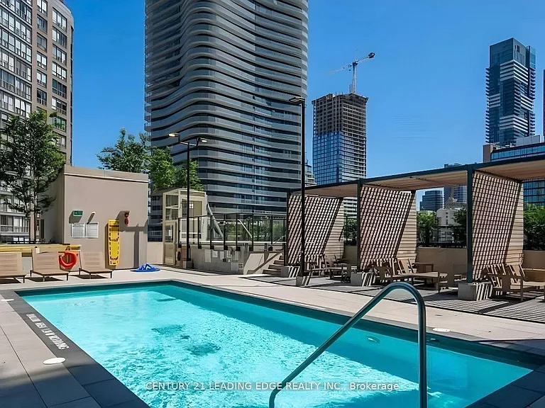 955 Bay St #913 — Photo 19