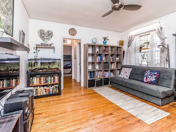4th image of 3047 Hobart St APT 2I