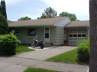 1015 Sunset Dr, Grand Forks, ND 58201