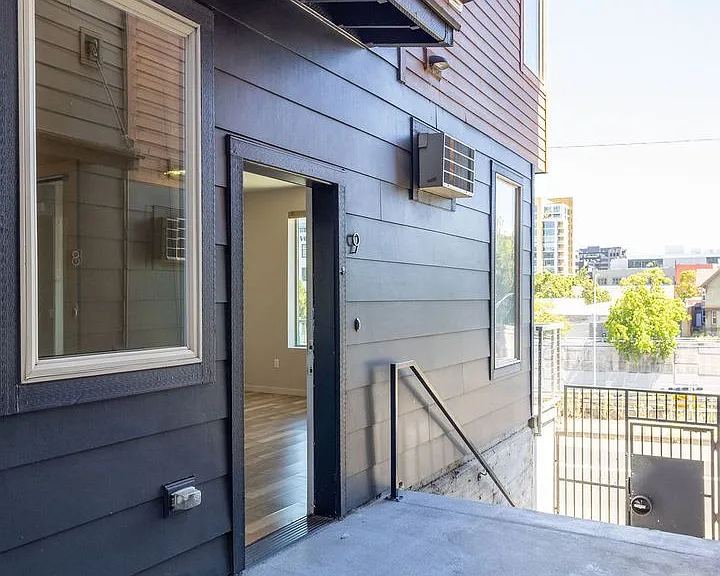 1607 NW Davis St — Photo 49