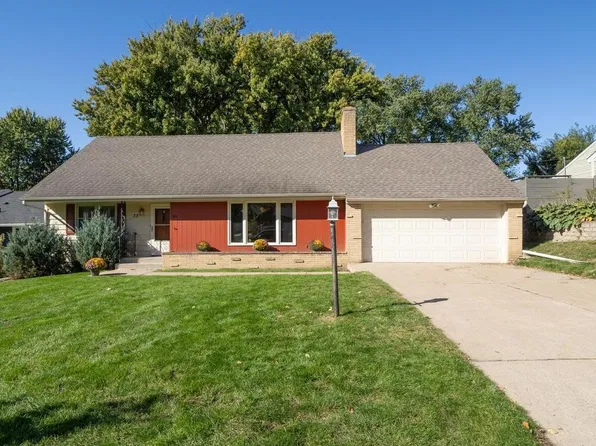 33 Hilltop Ln, Saint Paul, MN 55116