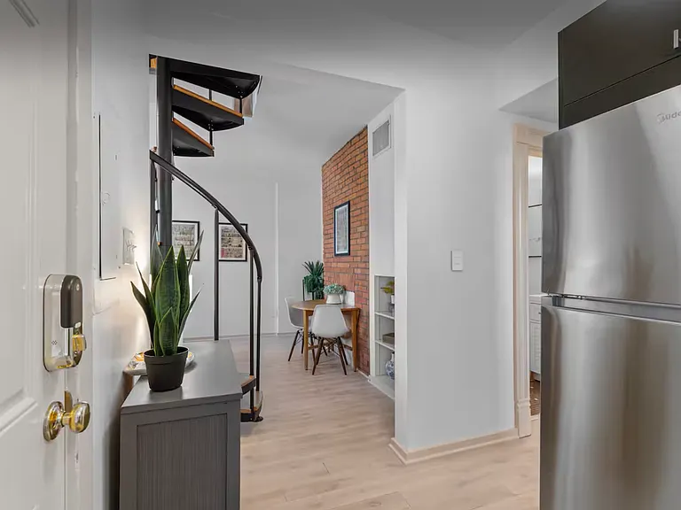 5615 Howe St #2 — Photo 9