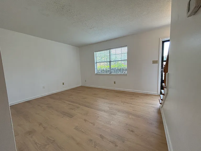 1002 Willow Dr #106 — Photo 6