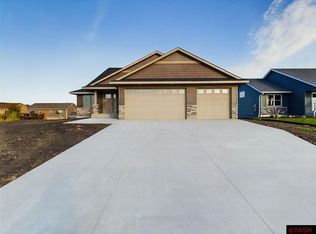 324 Falcon Run, Eagle Lake, MN 56024