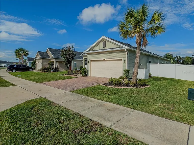 2022 NW 44th Court Rd — Photo 2