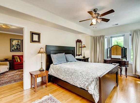 4th image of 6436 N Greenview Ave APT 2