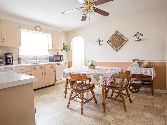 4th image of 2779 Freemansburg Ave